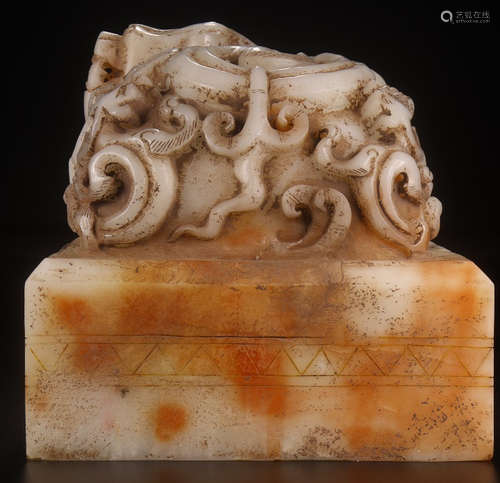 A HETIAN JADE CARVED SEAL