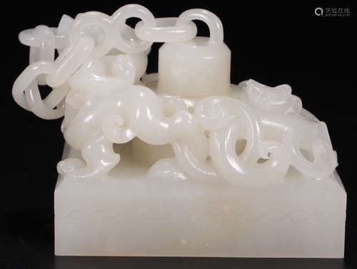 A HETIAN JADE CARVED SEAL