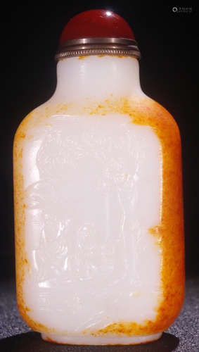 A HETIAN JADE CARVED SNUFF BOTTLE