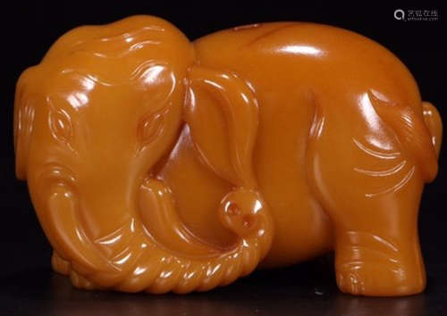 A HETIAN YELLOW JADE CARVED ELEPHANT PENDANT