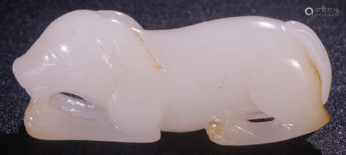 A HETIAN JADE CARVED DOG SHAPED PENDANT