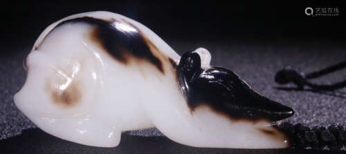 A HETIAN JADE CARVED RAT SHAPED PENDANT