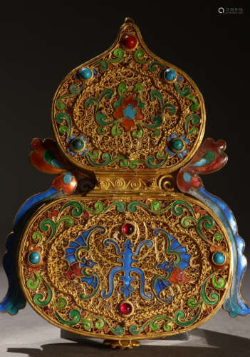 A GILT SILVER CASTED GOURD SHAPED BOX