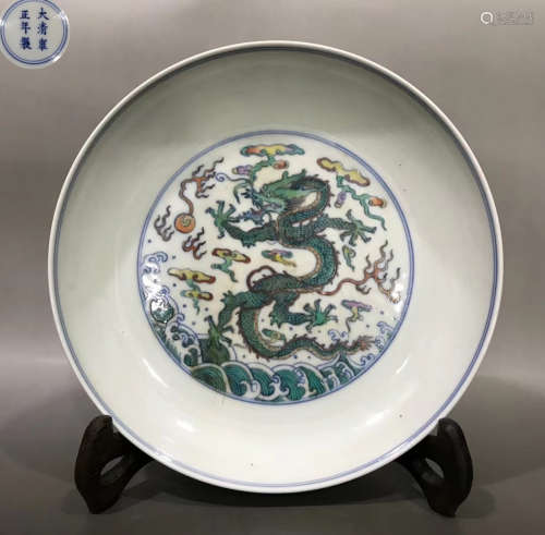 A DOUCAI CARVED PLATE WITH DRAGON PATTERN