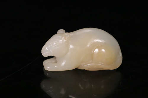 A Chinese Carved Hetian Jade Mouse Ornament