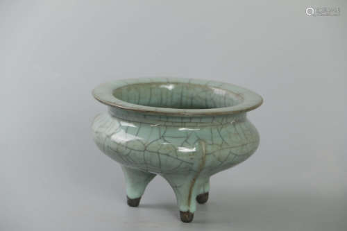 A Chinese Ge Kiln Porcelain Incense Burner