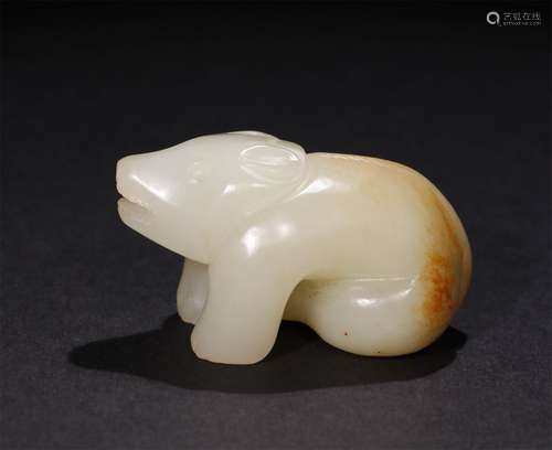 A CHINESE CARVED HETIAN JADE ORNAMENT