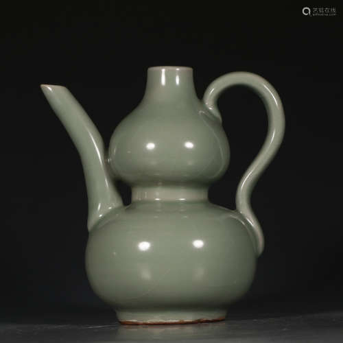 A Chinese Longquan Kiln Porcelain Gourd-shaped Ewer