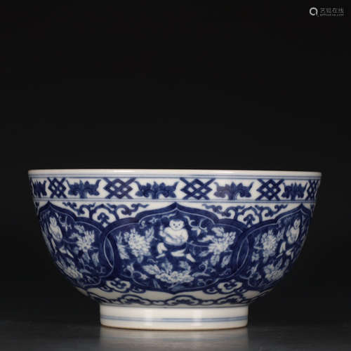 A Chinese Blue and White Floral Porcelain Bowl