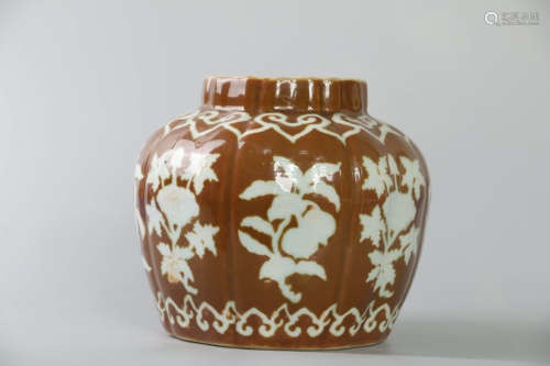 A Chinese Floral Porcelain Jar