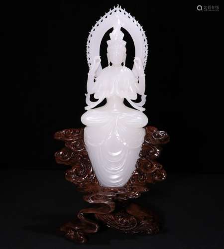 A CHINESE CARVED HETIAN JADE GUANYIN STATUE ORNAMENT