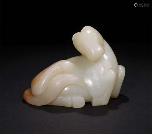 A CHINESE CARVED HETIAN JADE ORNAMENT