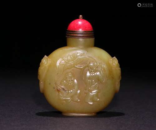 A CHINESE CARVED YELLOW JADE SNUFF BOTTLE