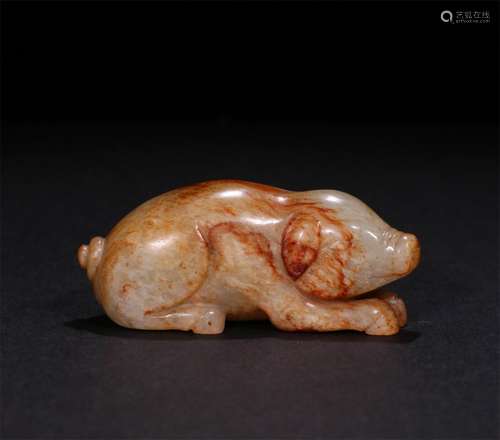 A CHINESE CARVED HETIAN JADE ORNAMENT