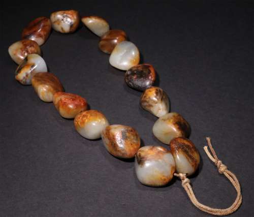 A CHINESE CARVED HETIAN JADE NECKLACE