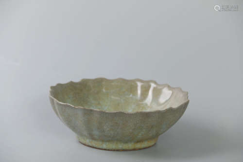 A Chinese Ge Kiln Porcelain Bowl