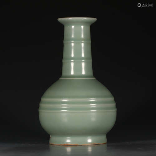 A Chinese Longquan Kiln Porcelain Vase