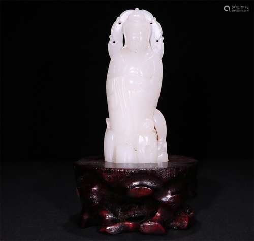 A CHINESE CARVED HETIAN JADE GUANYIN STATUE ORNAMENT