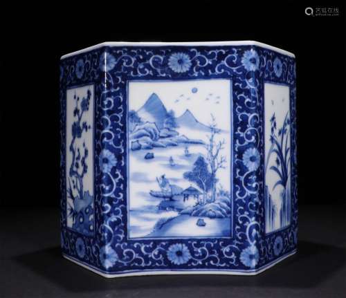 A CHINESE BLUE AND WHITE PORCELAIN BRUSH HOLER