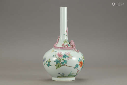 A Chinese Famille Rose Flower&Bird Pattern Porcelain Vase