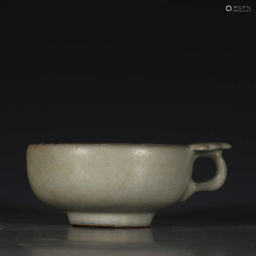 A Chinese Royal Kiln Porcelain Cup