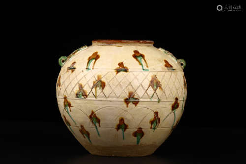 A Chinese Tricolour Porcelain Jar