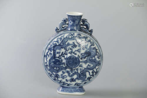 A Chinese Blue and White Dragon Pattern Porcelain Vase