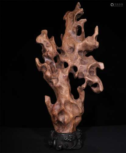 A CHINESE AGARWOOD ORNAMENT