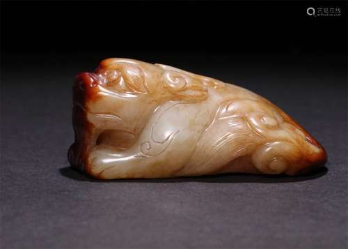 A CHINESE CARVED HETIAN JADE ORNAMENT