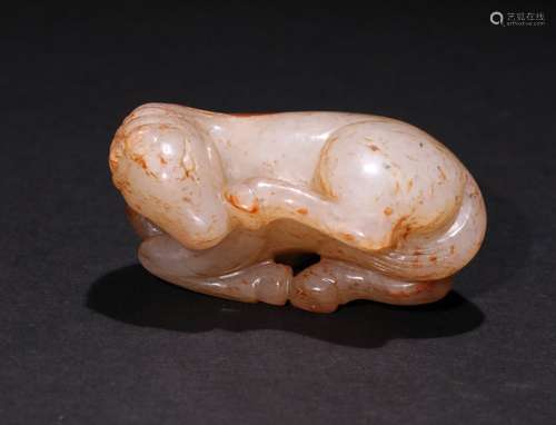 A CHINESE CARVED HETIAN JADE ORNAMENT