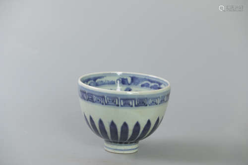 A Chinese Blue and White Floral Porcelain Cup