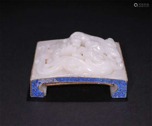 A CHINESE CARVED HETIAN JADE INLAY SILVER GLITING INK BED