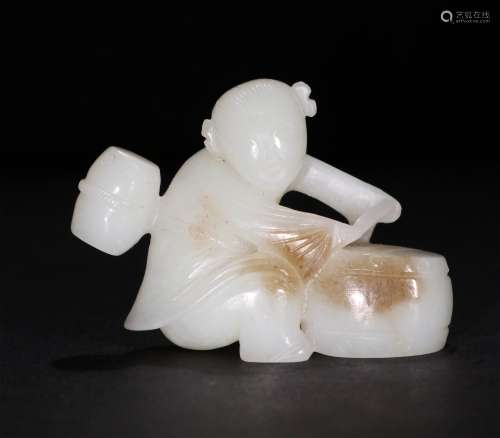A CHINESE CARVED HETIAN JADE ORNAMENT