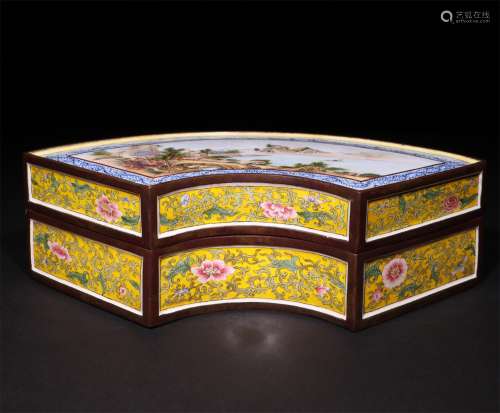A CHINESE BRONZE PAINTED ENAMEL BOX WITH LID