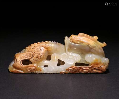 A CHINESE CARVED HETIAN JADE ORNAMENT