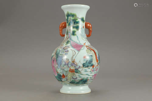 A Chinese Famille Rose Figure Painted Porcelain Vase