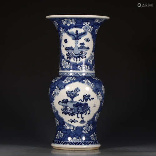 A Chinese Blue and White Floral Porcelain Flower Vase