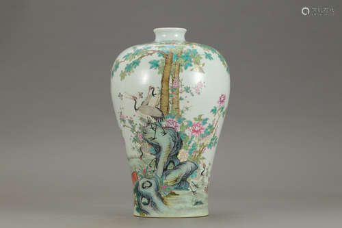 A Chinese Famille Rose Flower&Bird Pattern Porcelain Vase