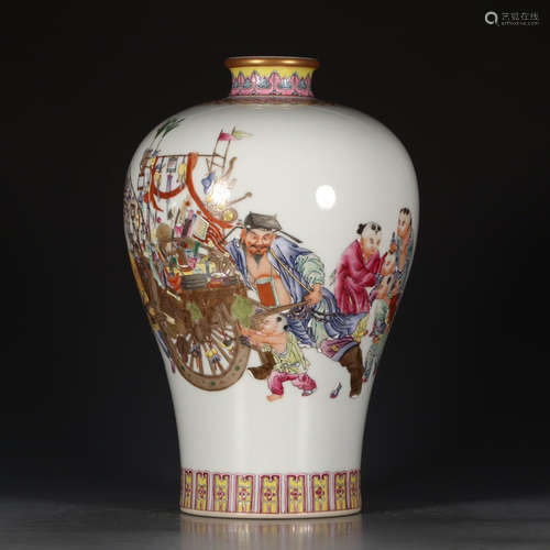 A Chinese Famille Rose Figure Painted Porcelain Vase