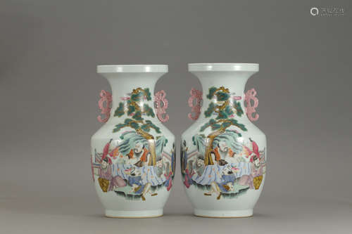 A Pair of Chinese Famille Rose Porcelain Double Ears Vase