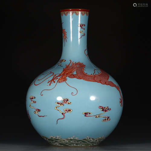 A Chinese Famille Rose Dragon Pattern Porcelain Vase