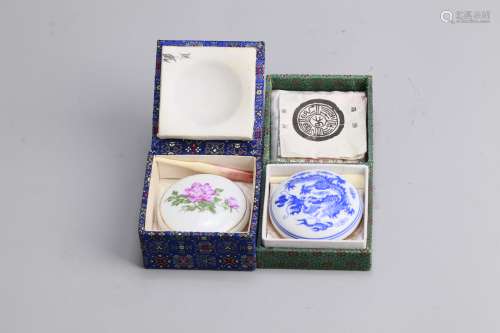 八十年代 西泠印社“印章泥”二盒一组。