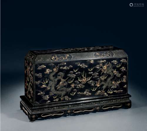 明·大明万历年制款黑漆描金彩绘双龙戏珠纹经卷盒