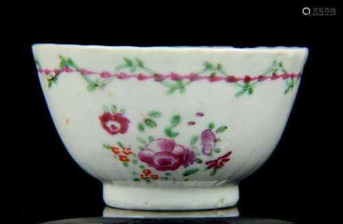 A small Chinese famille rose cup, Qing Dynasty, Qi…