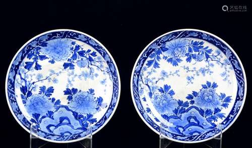 A pair of oriental porcelain plates, Japan or Kore…