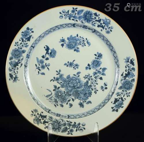 A large Chinese blue and white porcelain dish, Qia…