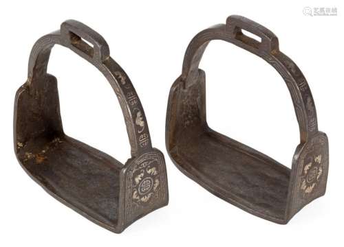 China, late 18th century Pair of iron stirrups inl…