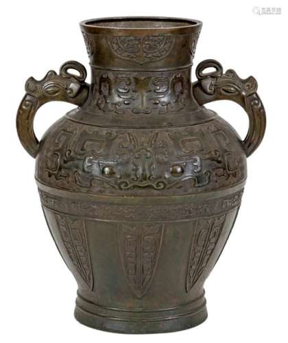 China, XVII XVIIIth Large Hu bronze vase with gree…