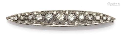 A Belle Epoque 14k gold diamond brooch