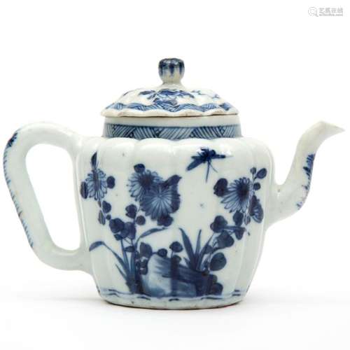 A blue and white floral teapot